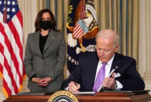 America ,10 Jan 2021:In this Picture American prim minister Joe Biden has shown while signing some papers