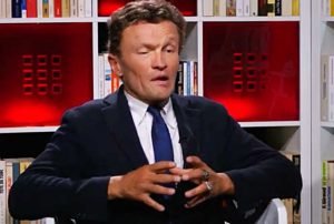 Sylvain Tesson évoque Homère sur le plateau de TV Libertés devant Rémi Soulié