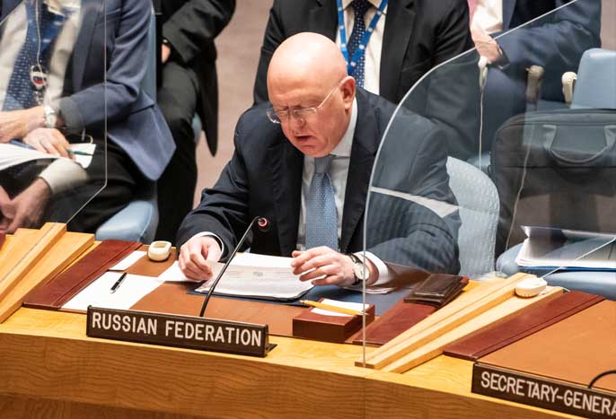 New York - 14 mars 2022 : L'Ambassadeur de Russie, M. Vassily Nebenzia, s'exprime lors de la séance d'information du Conseil de sécurité organisée par l'Organisation pour la sécurité et la coopération en Europe au Siège de l'ONU