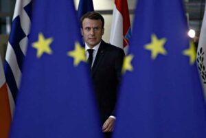 Emmanuel Macron drapeaux européens