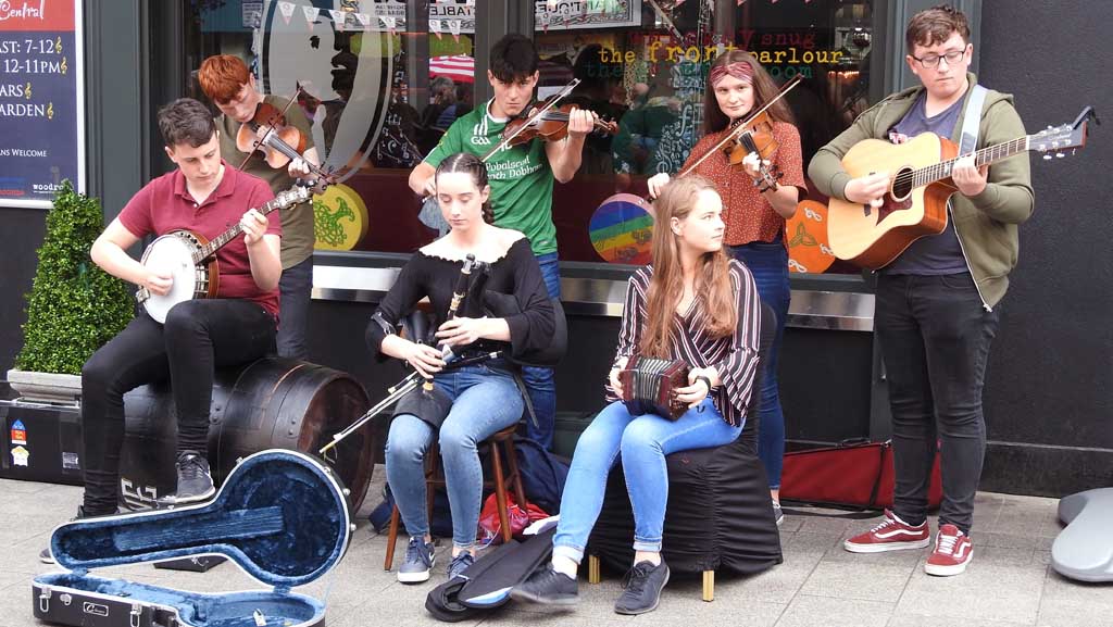 Musicien irlandais sur éléments