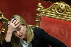 Le gouvernement Meloni veut accueillir 500 000 migrants cette année en Italie !