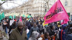 Macron pour l’expulsion des immigrés… Mais en province !