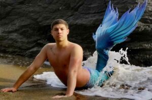 Kewin ou le Triton couronné : bienvenue chez les fous
