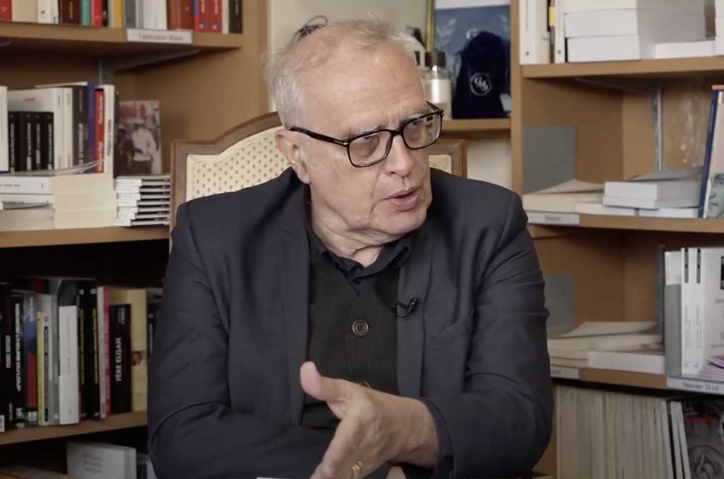 Étreindre le conformisme jusqu’à l’étouffer...