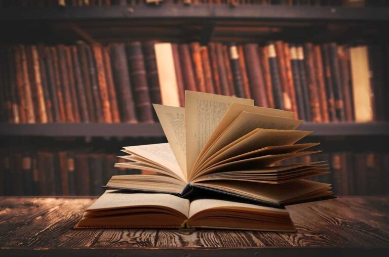 Je souhaiterai que chacun lise au moins un livre qui lui donne envie de vivre plus intensément, d’aimer, de créer et de se battre contre la médiocrité du temps