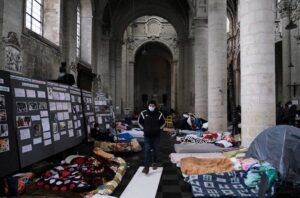 Devant l'église Saint-Jean-Baptiste-au-Béguinage, occupée par des sans-papiers en grève de la faim, à Bruxelles, le 2 juin 2021.