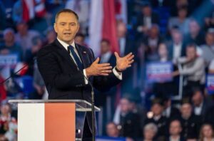 Le conservateur Karol Nawrocki remporte l'élection présidentielle en Pologne