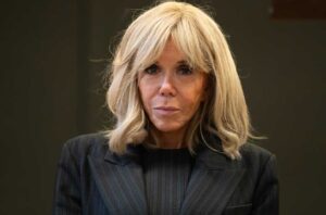 Brigitte Macron et ses « sales connes »