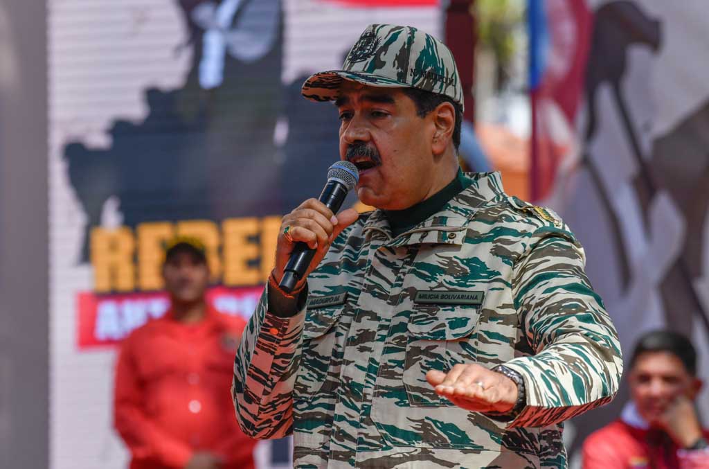 Les États-Unis frappent le Vénézuela et capturent le président Maduro